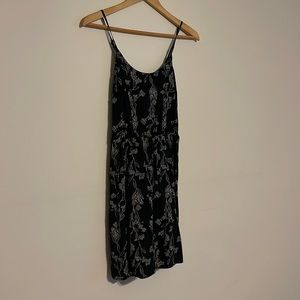 Old Navy Black and White Floral Summer Dress in Small